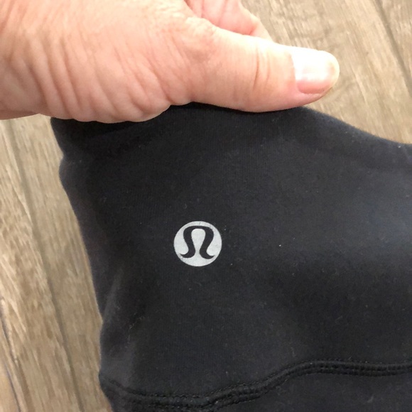 Like new - LULULEMON Black Wunder Under Leggings - Picture 2 of 9